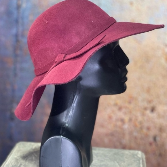 Accessories - Elegant Burgundy Women's Hat